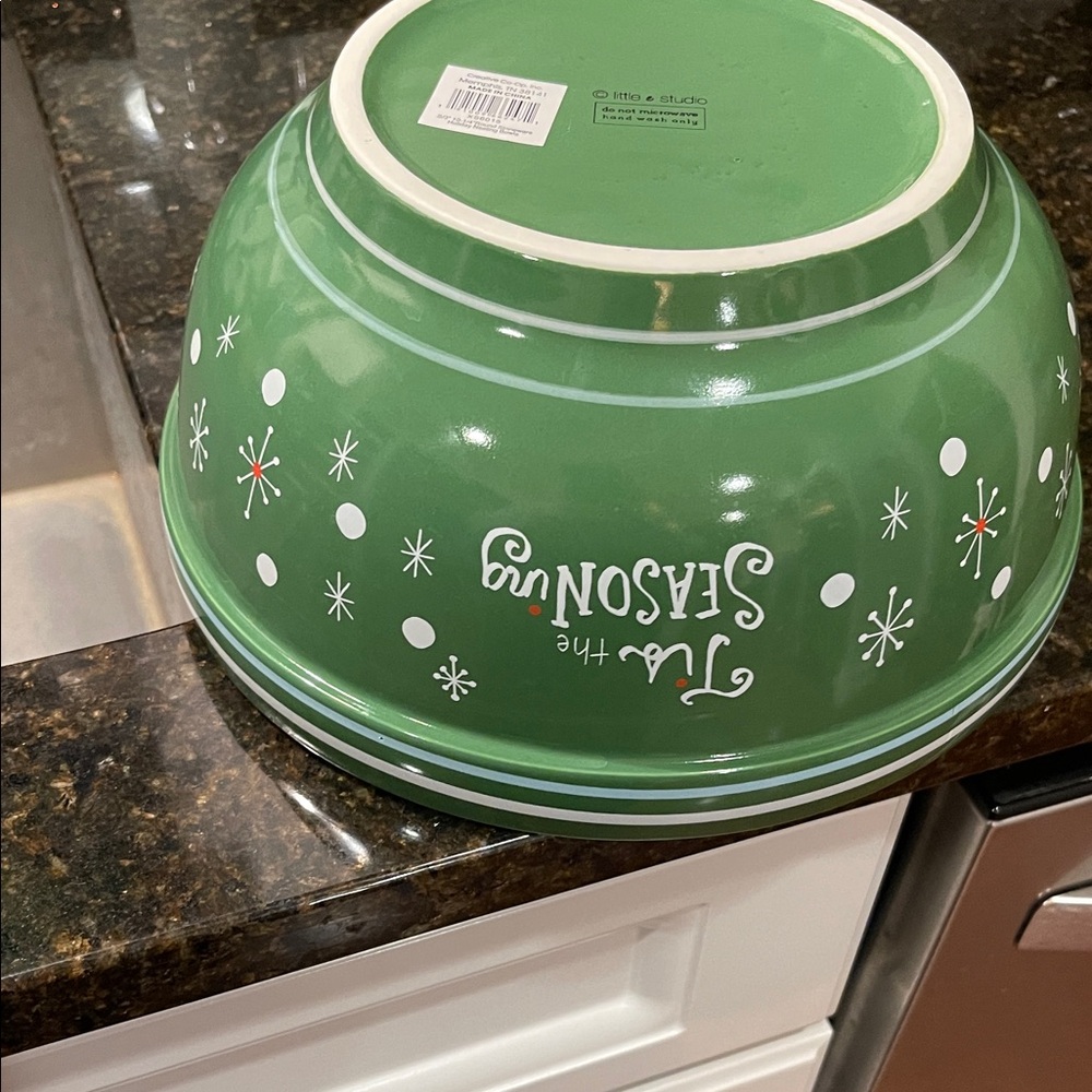 Creative Co-op Little Studio Holiday Serving/Mixing Bowl - Picture 4 of 10
